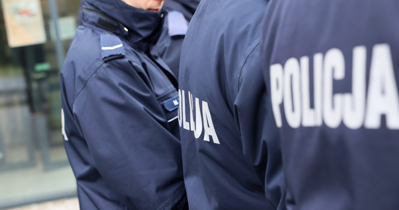 Pościg ulicami Warszawy. Ranni policjanci, uszkodzone auta i radiowozy