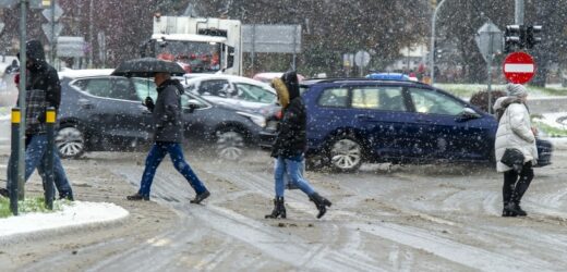 Śnieg, deszcz, burze śnieżne. Pogodowe starcie nad Polską. Mocne uderzenie w konkretne regiony