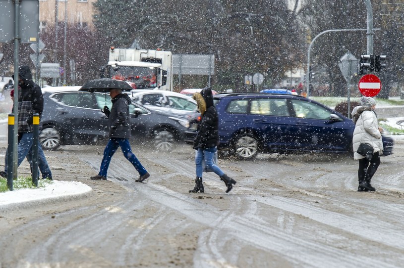 Śnieg, deszcz, burze śnieżne. Pogodowe starcie nad Polską. Mocne uderzenie w konkretne regiony