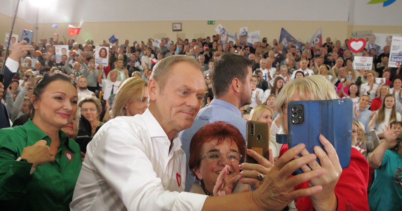 Tusk: Na czele rządu stoi człowiek, którego jedyną pasją jest zarabianie pieniędzy