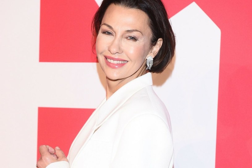 Anna Popek pozuje w bieli i zachwyca. „Czyste piękno”. Uwagę zwraca jeden szczegół
