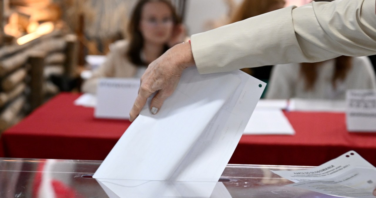 PKW podała frekwencję w wyborach na godzinę 12:00