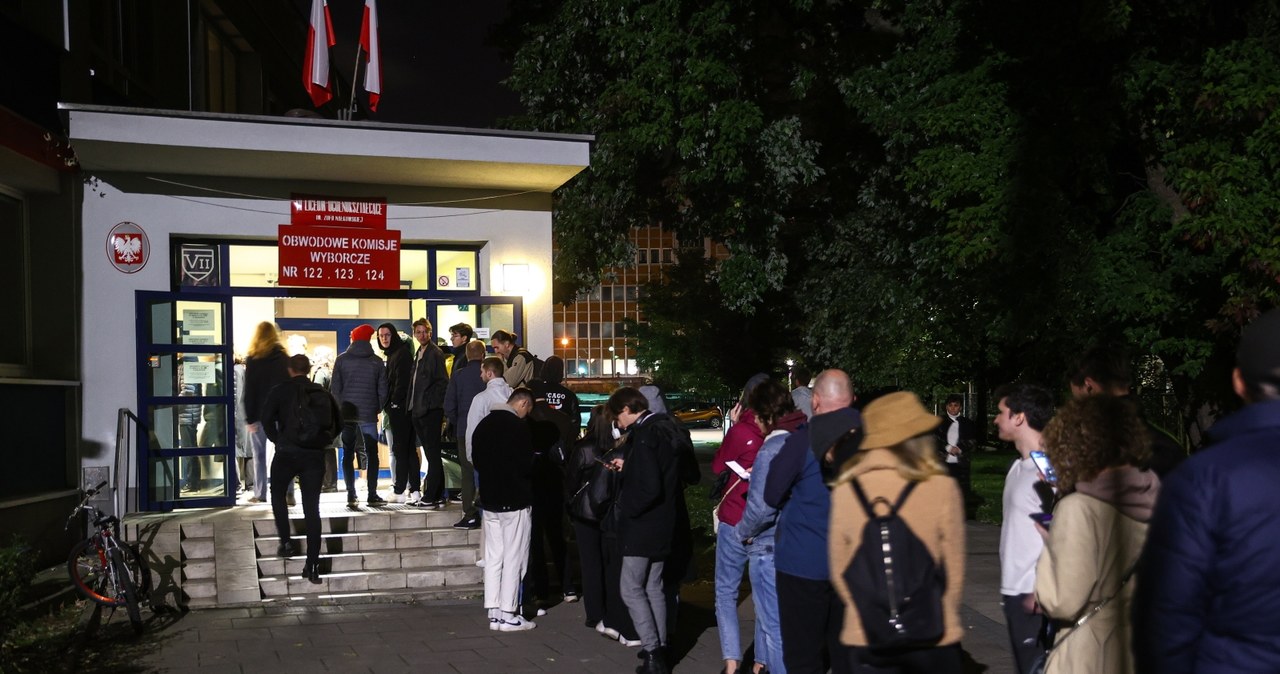 Kraków: Głosowanie zakończyło się po godz. 23:00. „Rozległy się brawa”