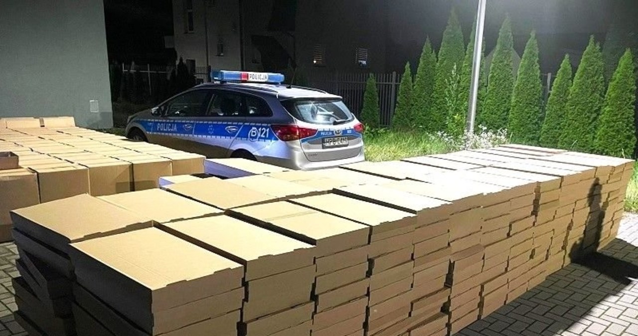 Złamał przepisy drogowe. W aucie miał ponad 2 mln sztuk papierosów