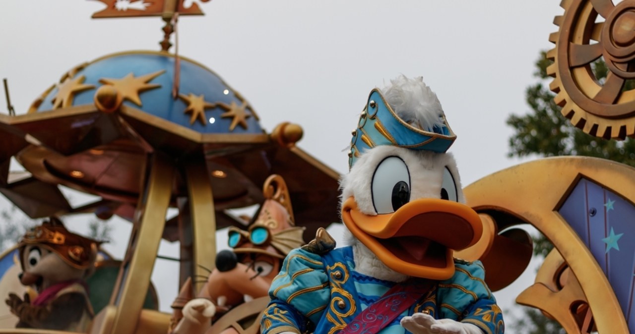 Parlament Myszki Miki? Pociąg europarlamentarzystów skręcił do Disneylandu