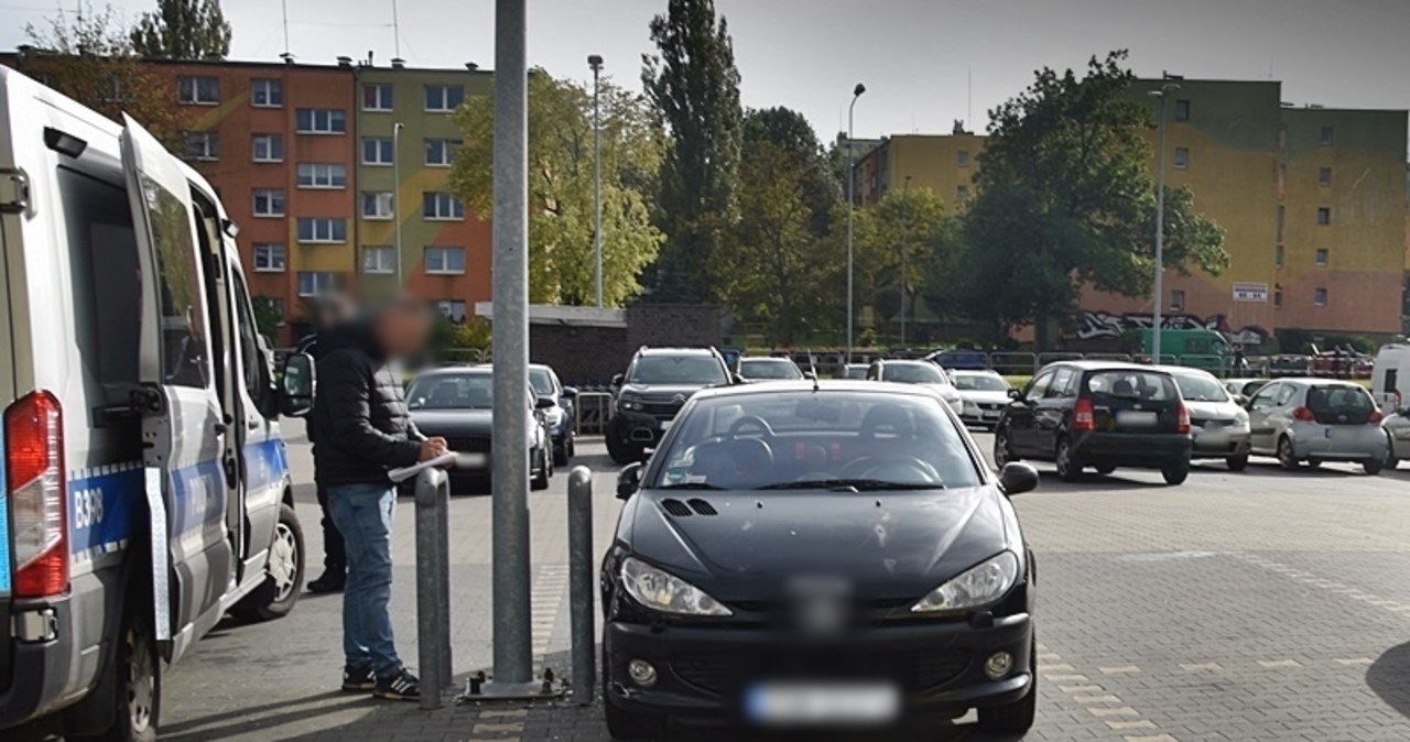 Trzylatek za kierownicą potrącił autem swoją matkę