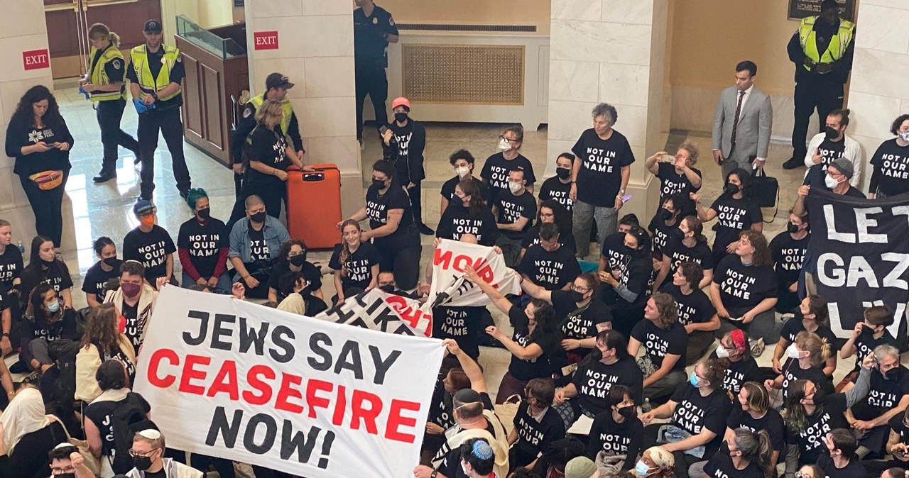 Żydowscy demonstranci okupują budynek Kongresu USA. Chcą wstrzymania wojny w Strefie Gazy
