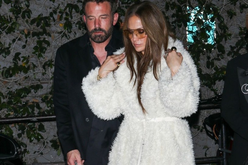 Jennifer Lopez zwróciła na siebie uwagę. Postawiła na oryginalną stylizację