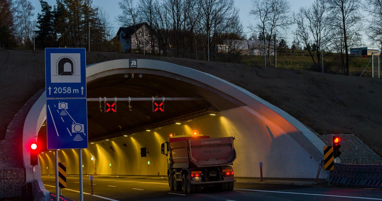Zamknięty tunel pod Luboniem Małym