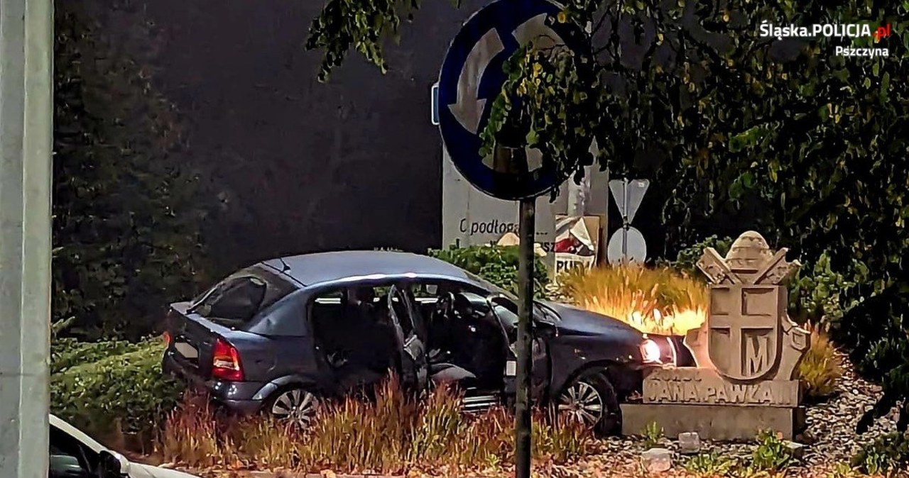 Zaparkował na środku ronda. Został zatrzymany przez świadków