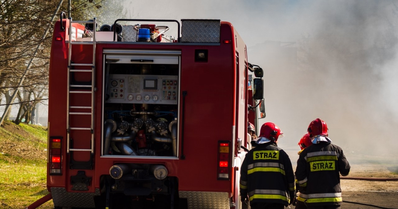 Pożar domu w Wielanowie. Jedna osoba zabrana do szpitala śmigłowcem LPR