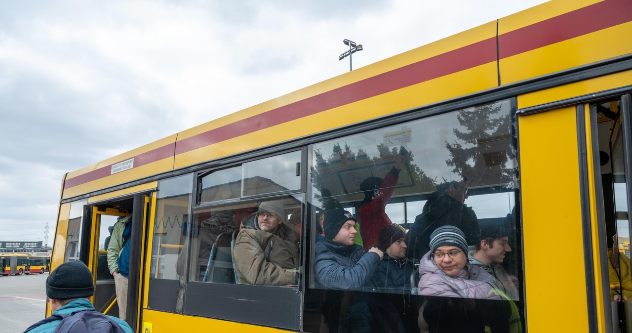 Wszystkich Świętych w Łodzi. Dodatkowe linie komunikacji miejskiej przy cmentarzach
