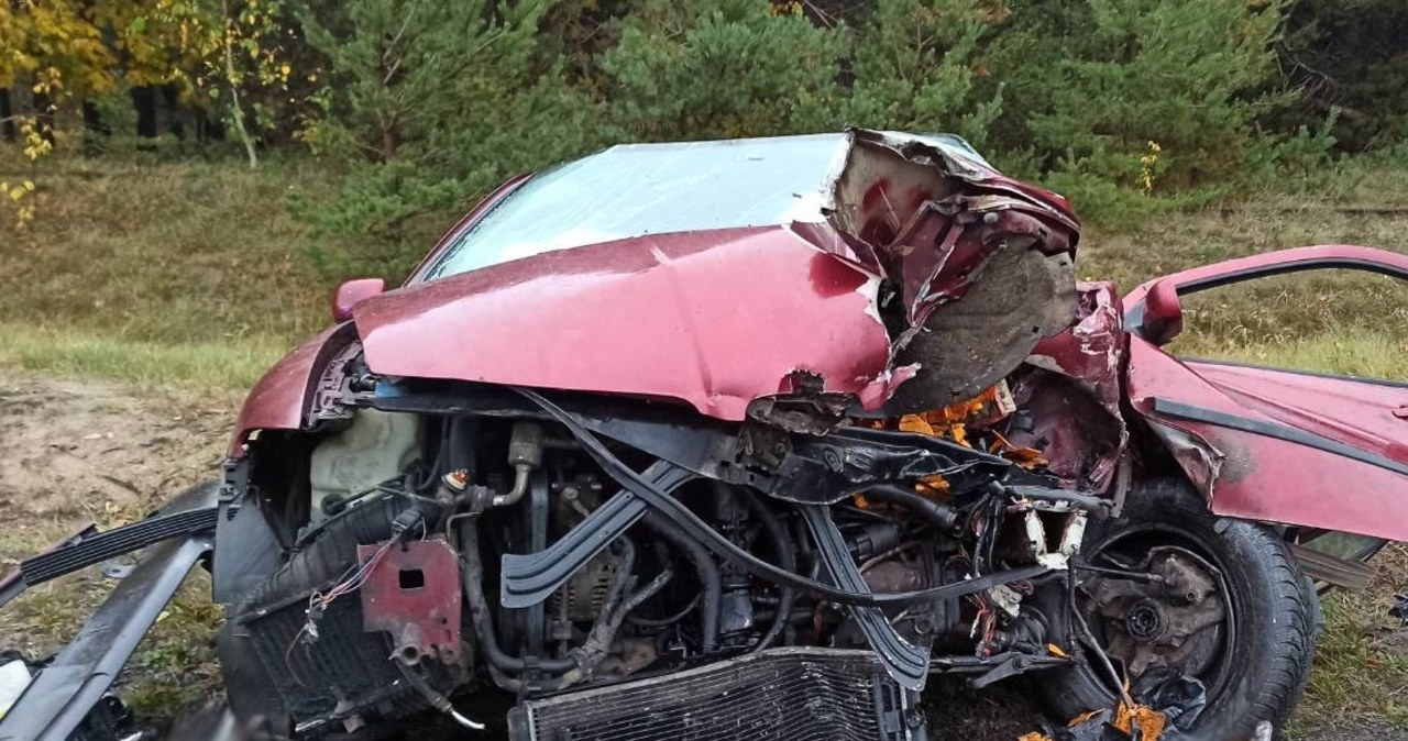 Kierowca bmw wyprzedzał na podwójnej ciągłej, dwie osoby ranne