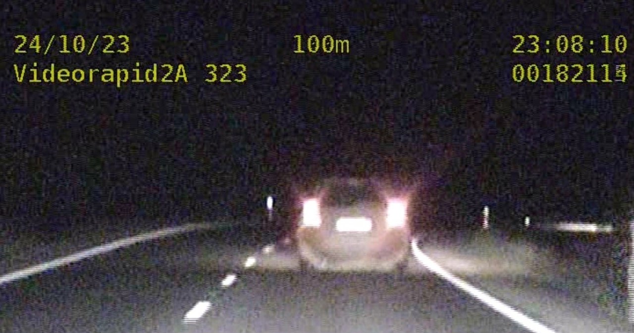Policyjny pościg za 33-latkiem. Po 10 km rozbił się na moście