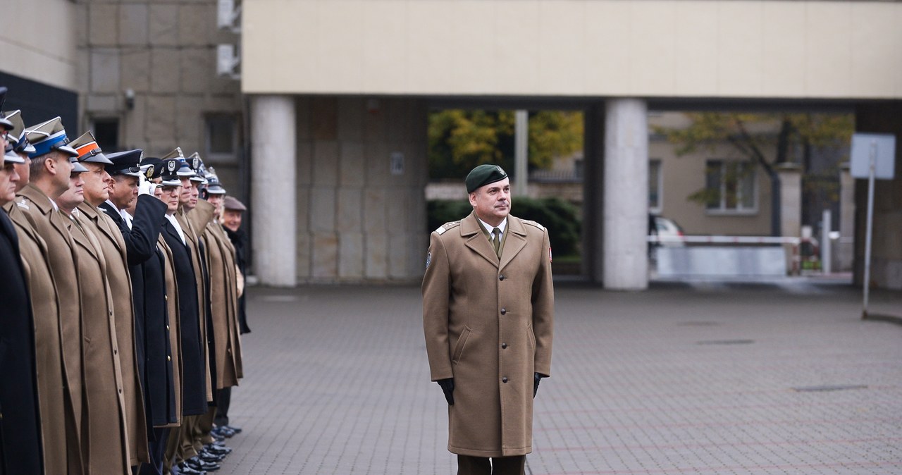 Kto powinien dowodzić armią w czasie wojny? Decyzja prezydenta