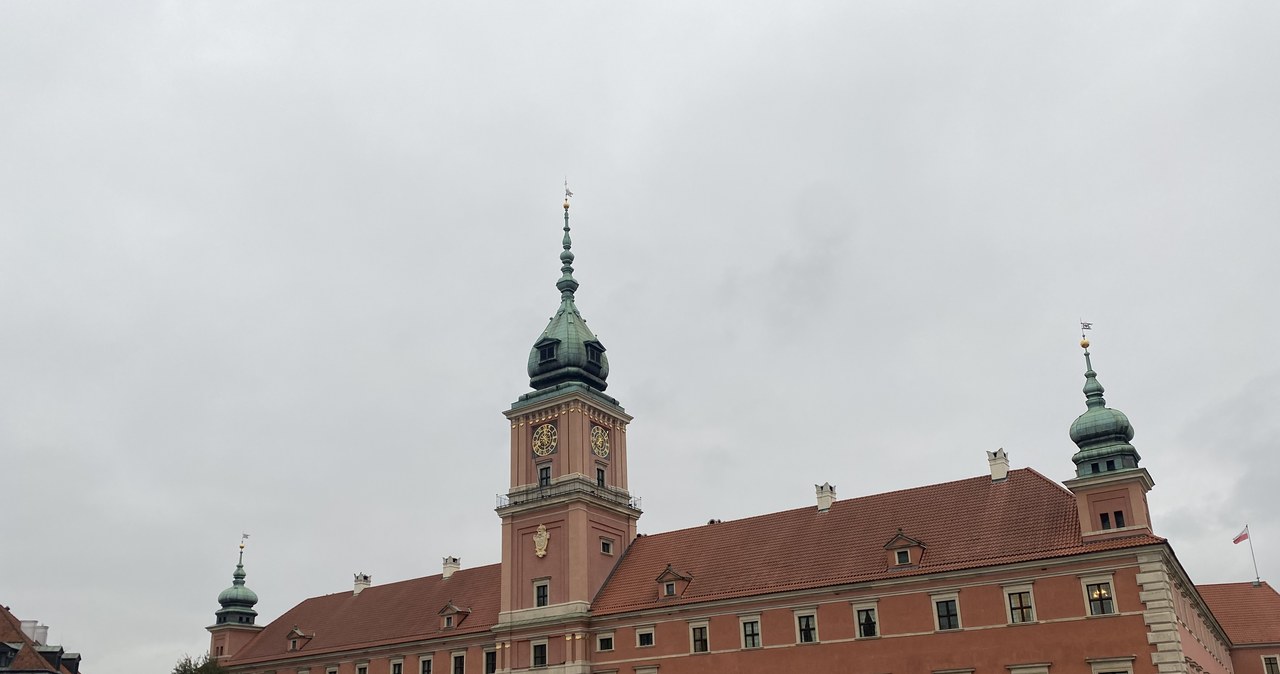 Tak przestawia się zegar na wieży Zamku Królewskiego