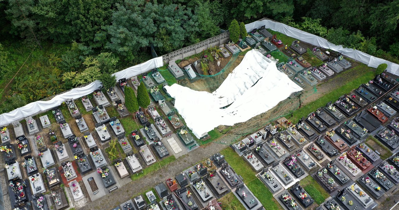 Mieszkańcy Trzebini nie odwiedzą grobów bliskich. Pół cmentarza pozostaje zamknięte