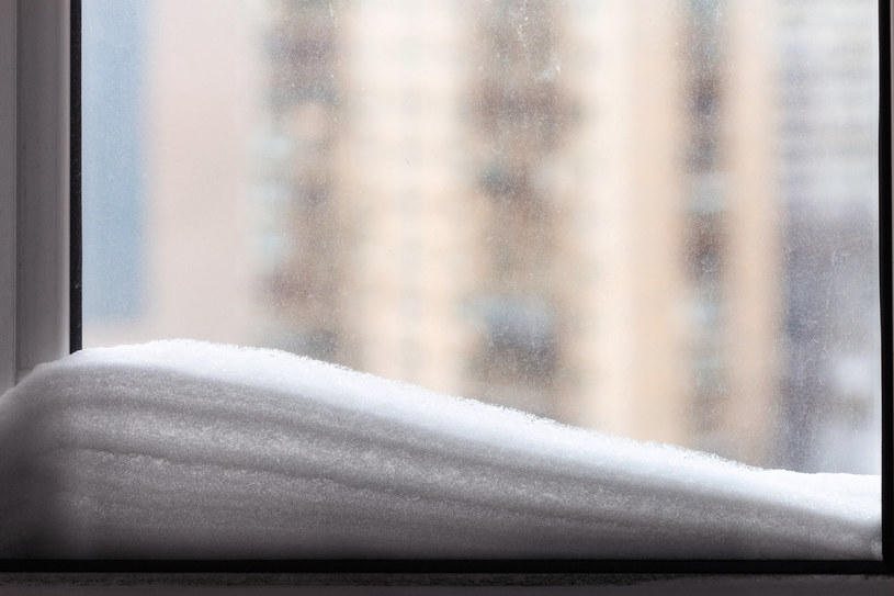 Przyklej w oknie. Rachunki za ogrzewanie spadną szybciej niż temperatura zimą