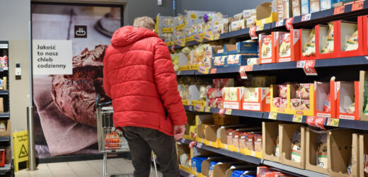 Kradzieże w sklepach przybierają na sile. Zabezpieczenia będą nawet na mleku