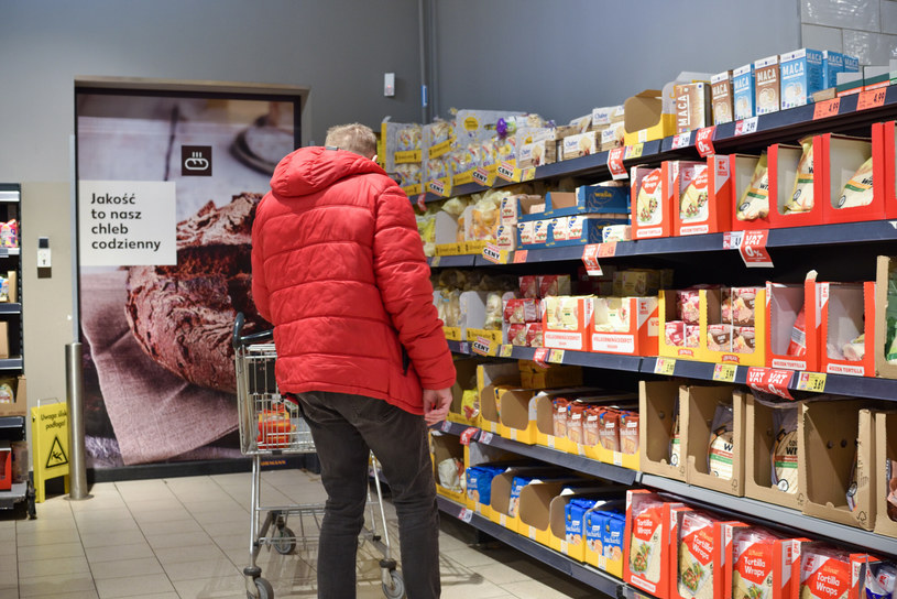 Kradzieże w sklepach przybierają na sile. Zabezpieczenia będą nawet na mleku