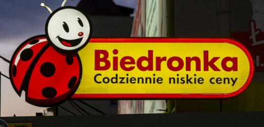 Nowe automaty w Biedronce. Korzystasz i płacisz mniej za zakupy