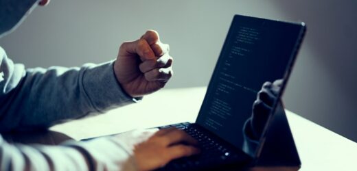 Jak działają internetowi „oszuści – kochankowie”? Zwróć uwagę na te sygnały