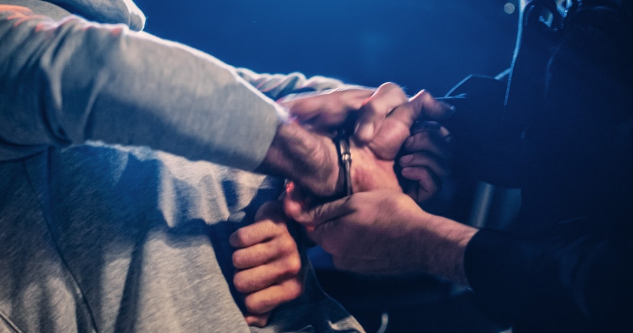 Wielkopolska. Wyrwał policjantowi broń i zaczął strzelać