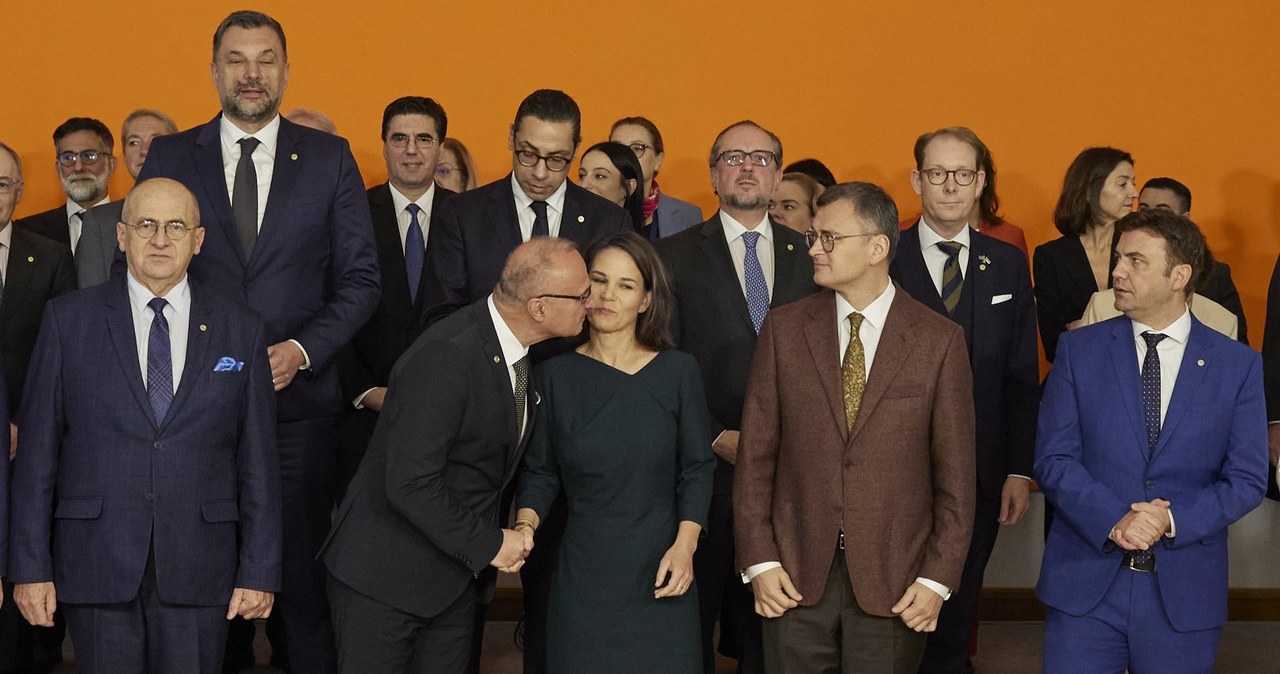 Próbował pocałować szefową niemieckiego MSZ. Chorwacki minister się tłumaczy