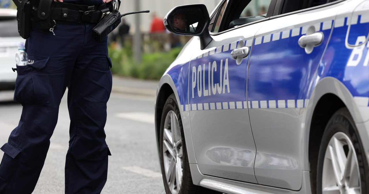 Kobieta wpadła pod cofającą ciężarówkę. Zginęła na miejscu