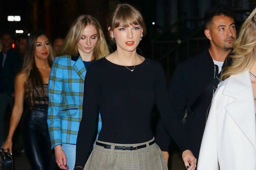 Taylor Swift wyznacza kolejny gorący trend. Czarne kozaki są hitem