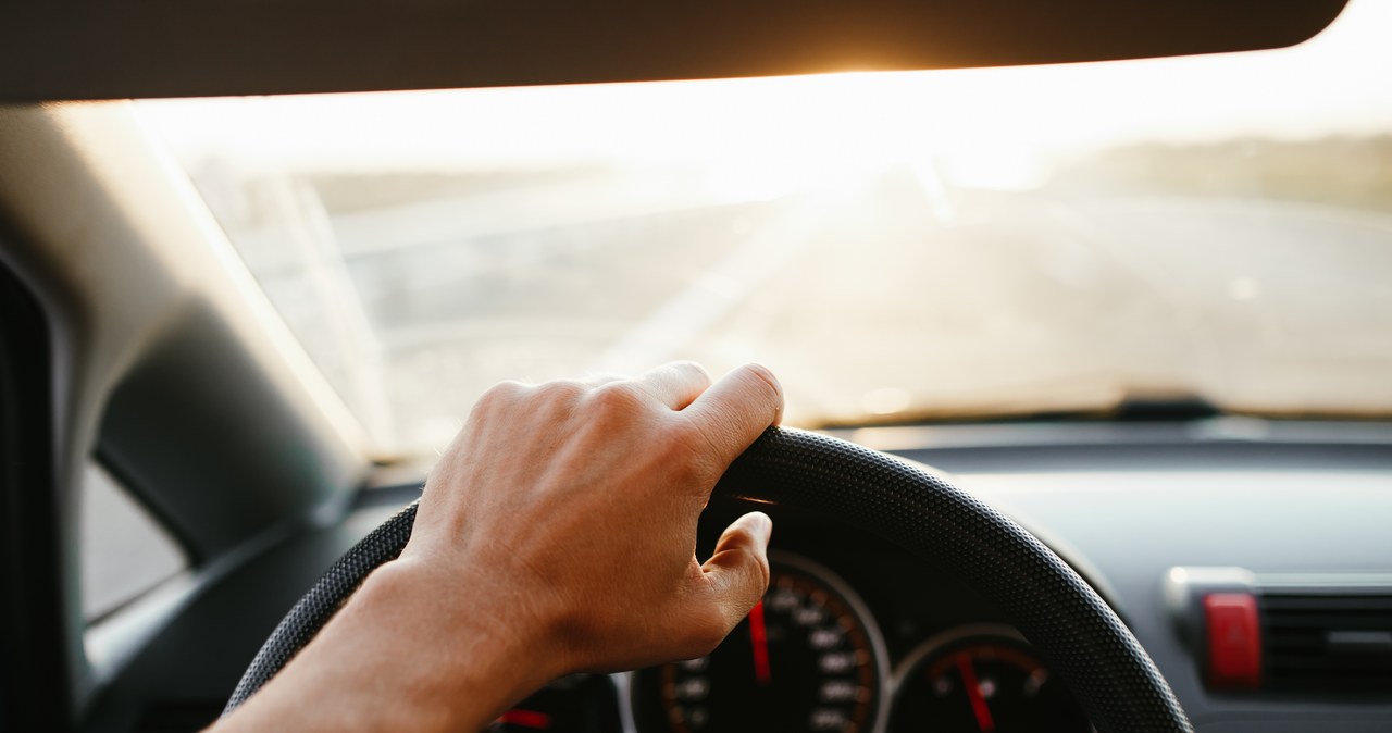 Wciągał biały proszek, prowadząc auto. Kierowca taksówki na aplikację zatrzymany