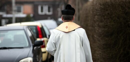 Ile włożyć do koperty podczas kolędy? Ksiądz stanowczo wskazuje. Zaskoczenie?
