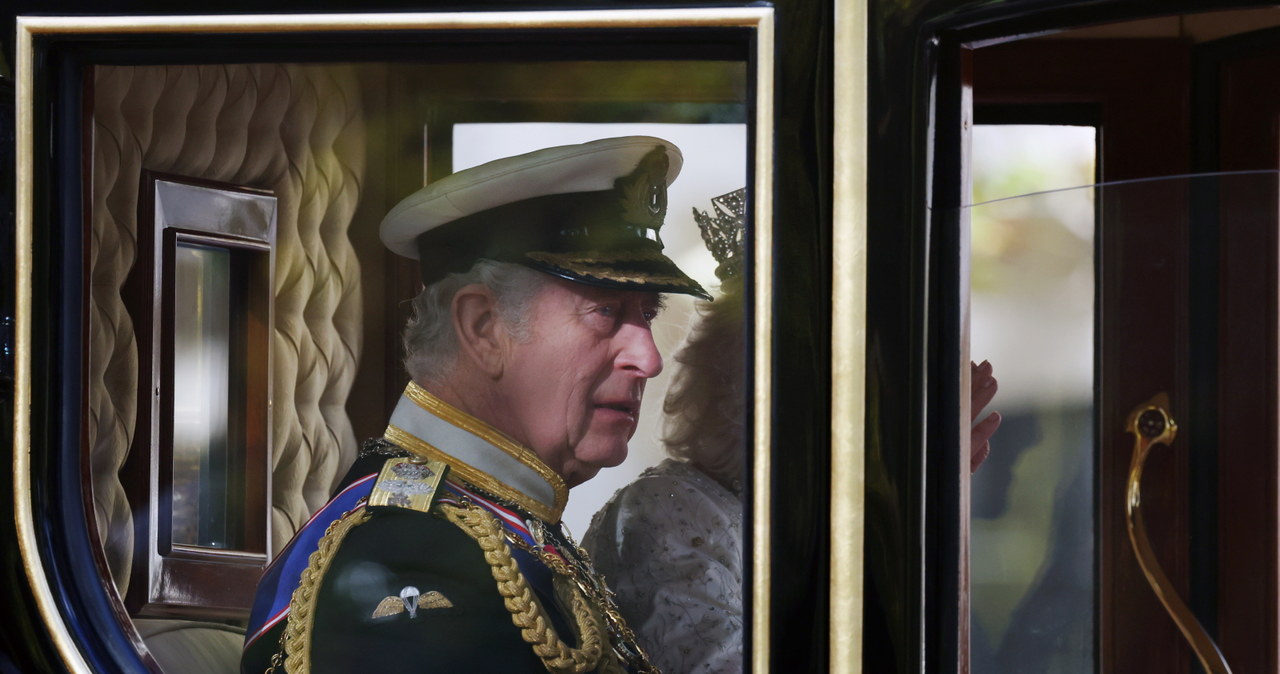 Koniec z papierosami na Wyspach? Mowa tronowa Karola III