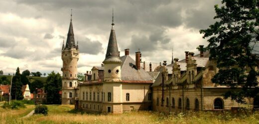 Zachwycający pałac w Bożkowie. Odrobina Disneylandu na Dolnym Śląsku