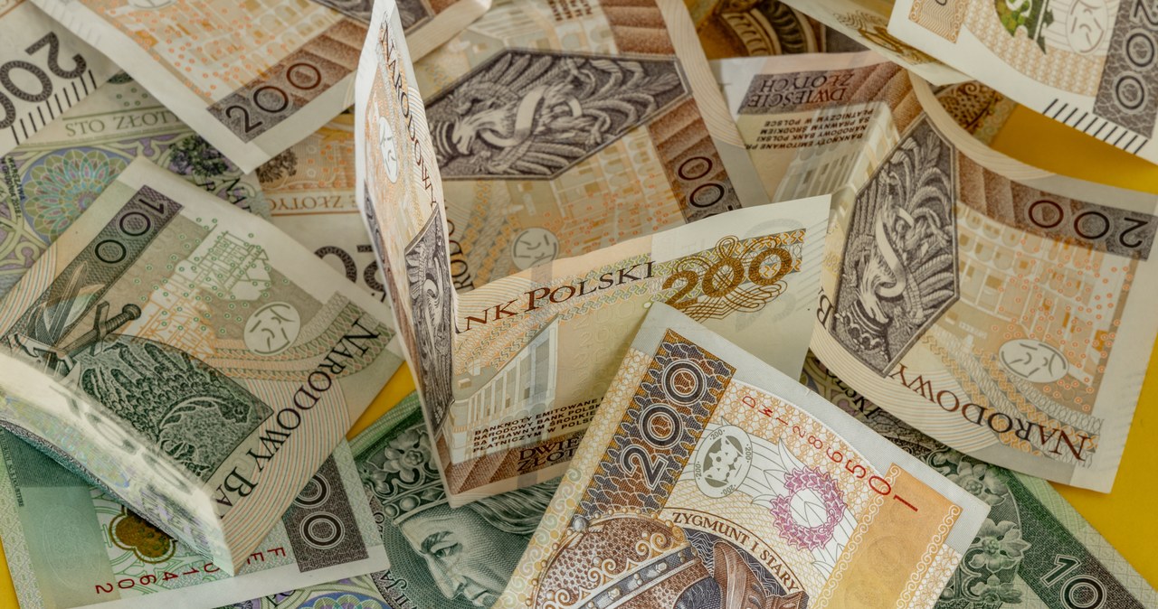 Mieli wyłudzić 800 tys. zł. Areszt dla b. szef warszawskiej prokuratury apelacyjnej i jego córki