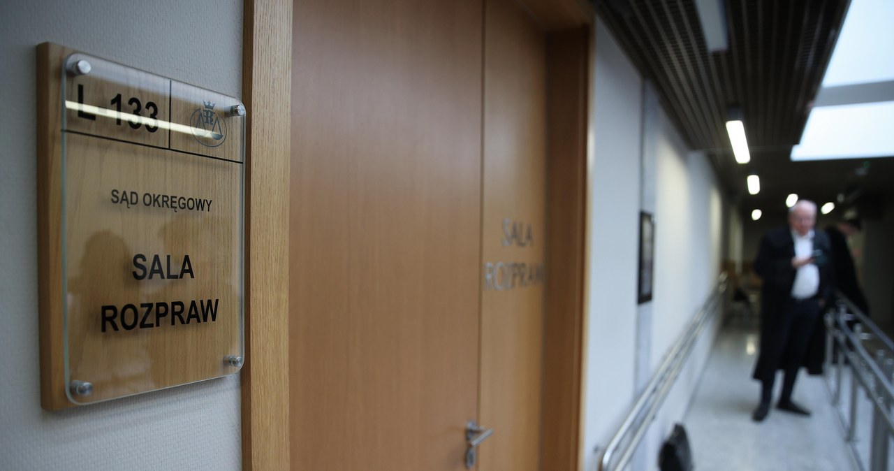 Ruszył proces w sprawie ataku na kierowcę biskupa w Myślenicach