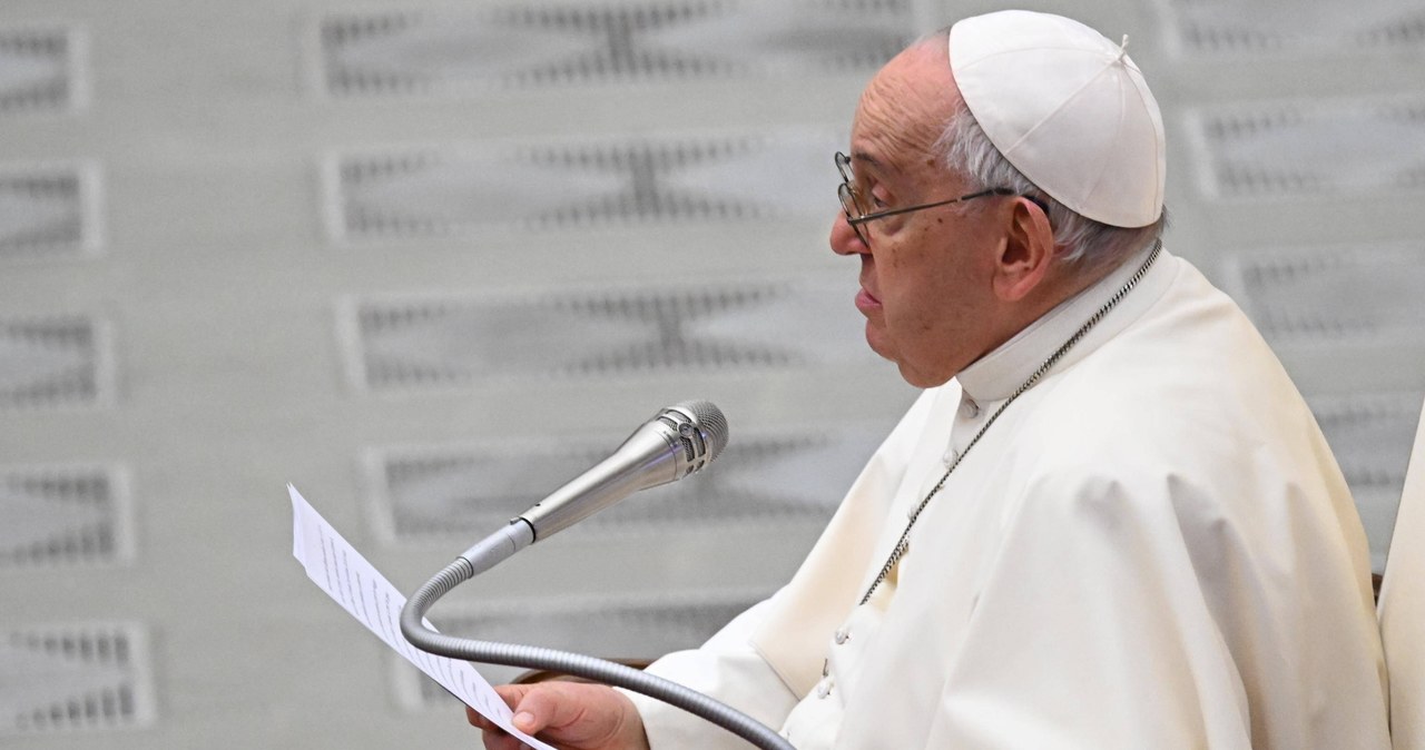 Biskup usunięty z urzędu. Krytykował papieża Franciszka