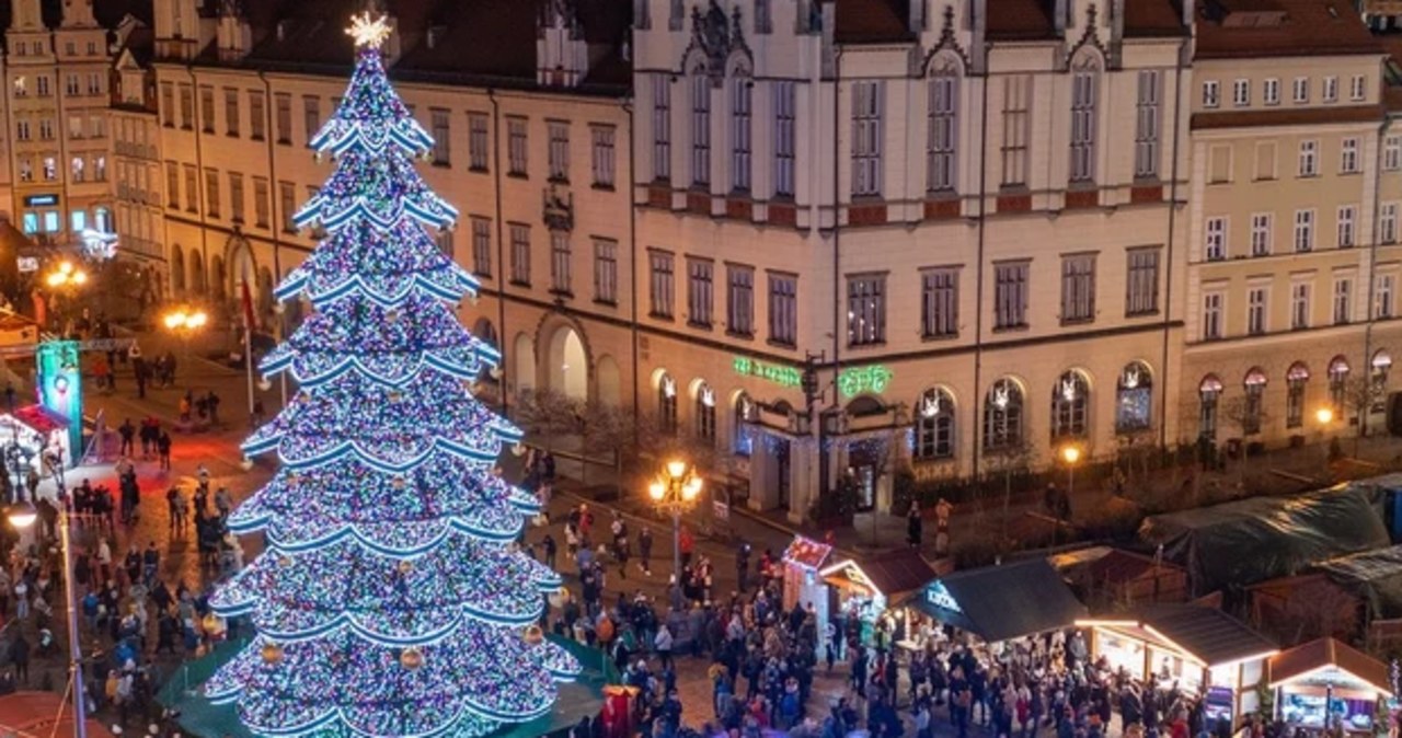Budują wrocławski Jarmark Bożonarodzeniowy. Kiedy otwarcie?