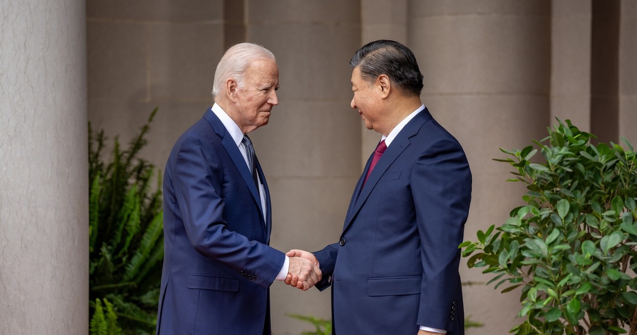 Biden spotkał się z Xi Jinpingiem. „Wznawiamy kontakty między wojskami”