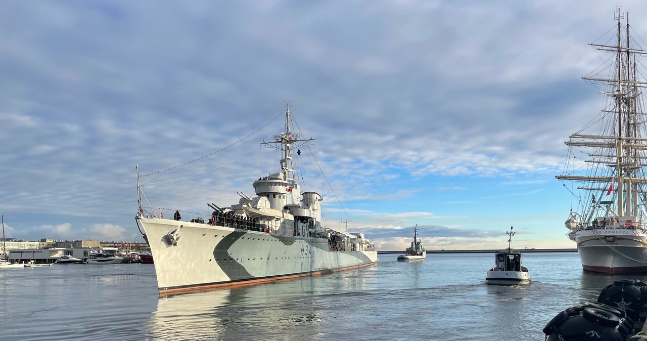 ORP Błyskawica opuścił nabrzeże