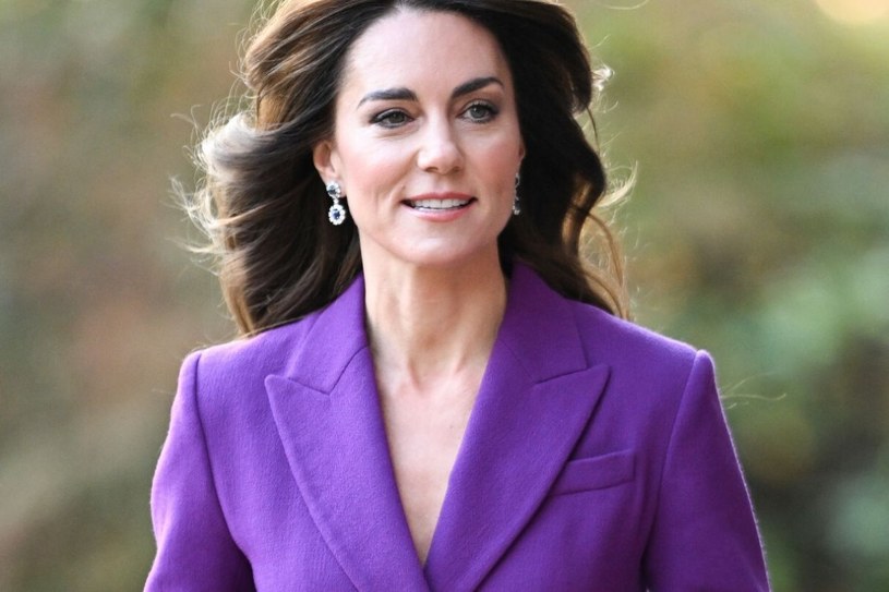 Kate i jej królewska elegancja. Księżna znów zachwyciła w fioletowym garniturze