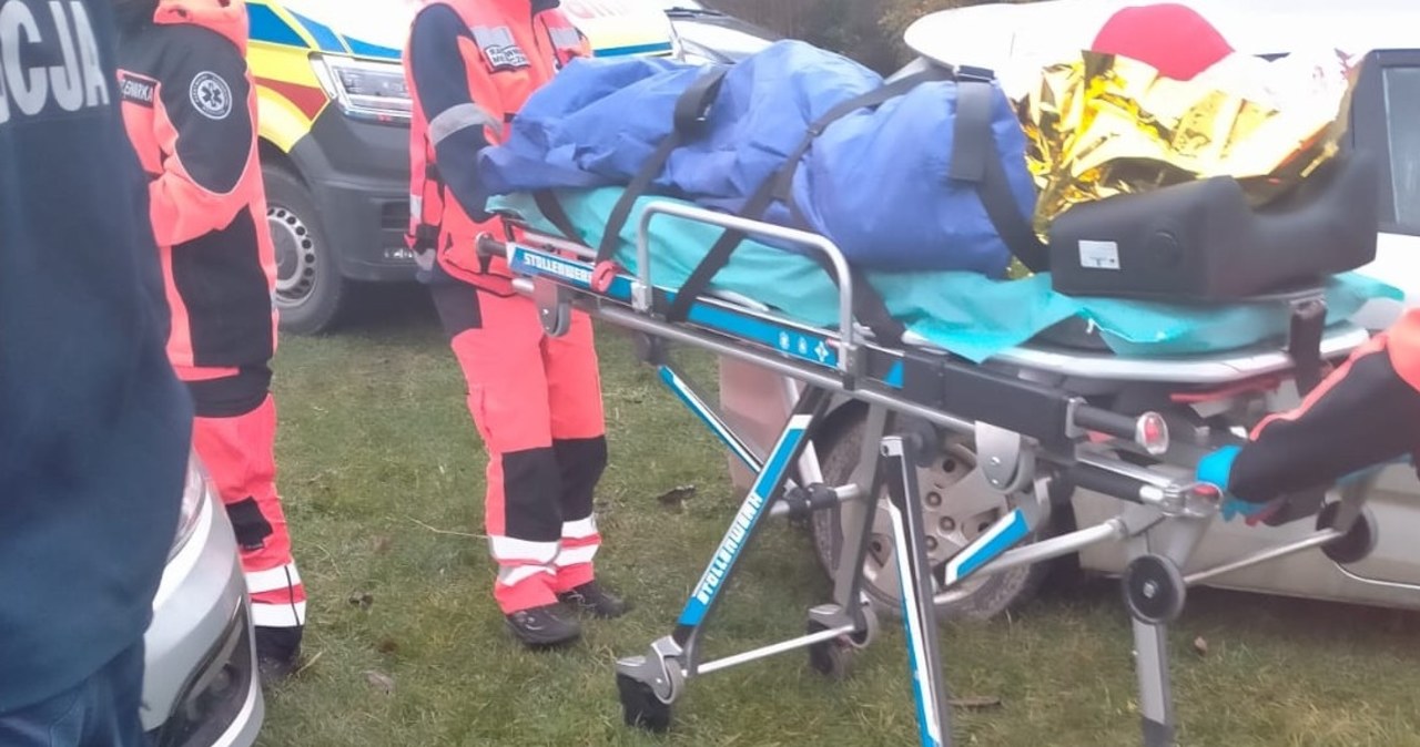 Od kilkunastu dni mieszkał w samochodzie. Pomogli policjanci