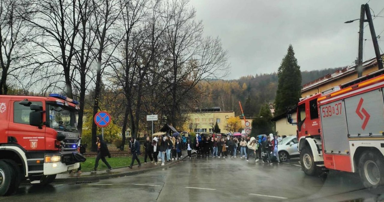 Ewakuacja szkoły w Suchej Beskidzkiej. Ktoś rozpylił drażniącą substancję?