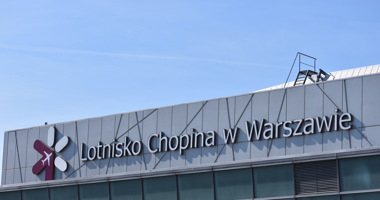 Dym w kokpicie samolotu na Lotnisku Chopina. Ponad 200 pasażerów ewakuowanych