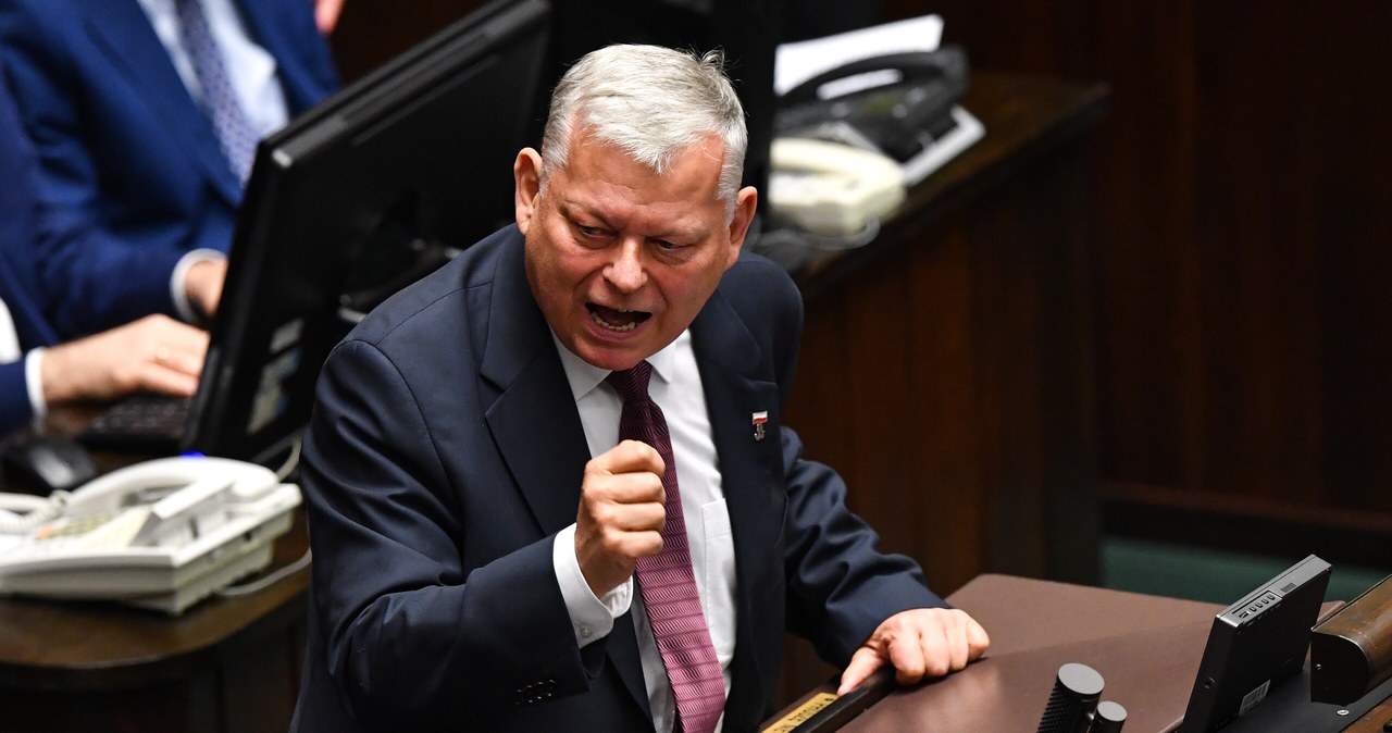 Suski na mównicy w trybie „z przyzwyczajenia”. W Sejmie „bałagan, krzyki, cyrk”
