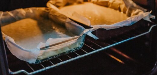 Nigdy nie używaj papieru do pieczenia w ten sposób. Zaszkodzi zdrowiu