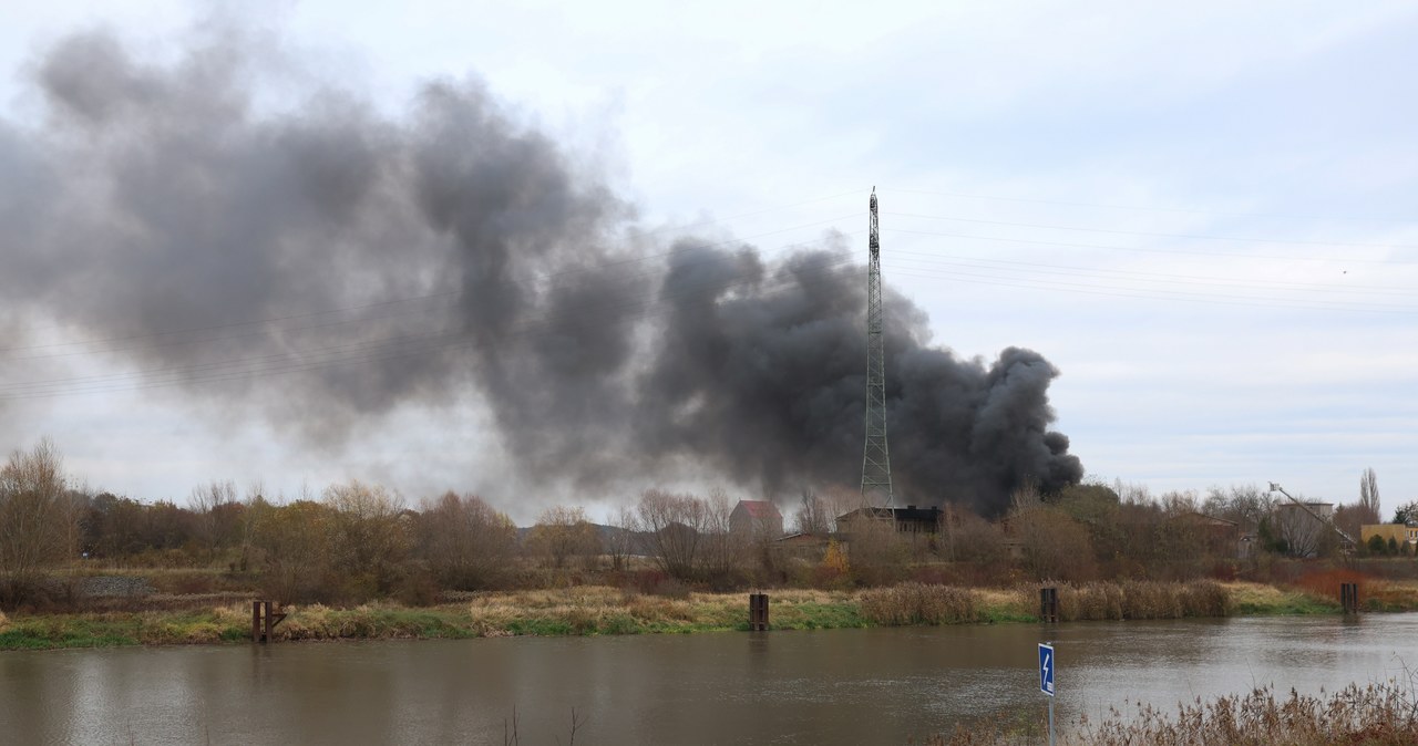 Pożar nielegalnego składowiska chemikaliów w Kędzierzynie-Koźlu ugaszony