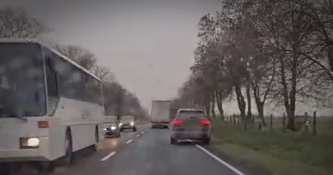 Bmw skosił znaki drogowe