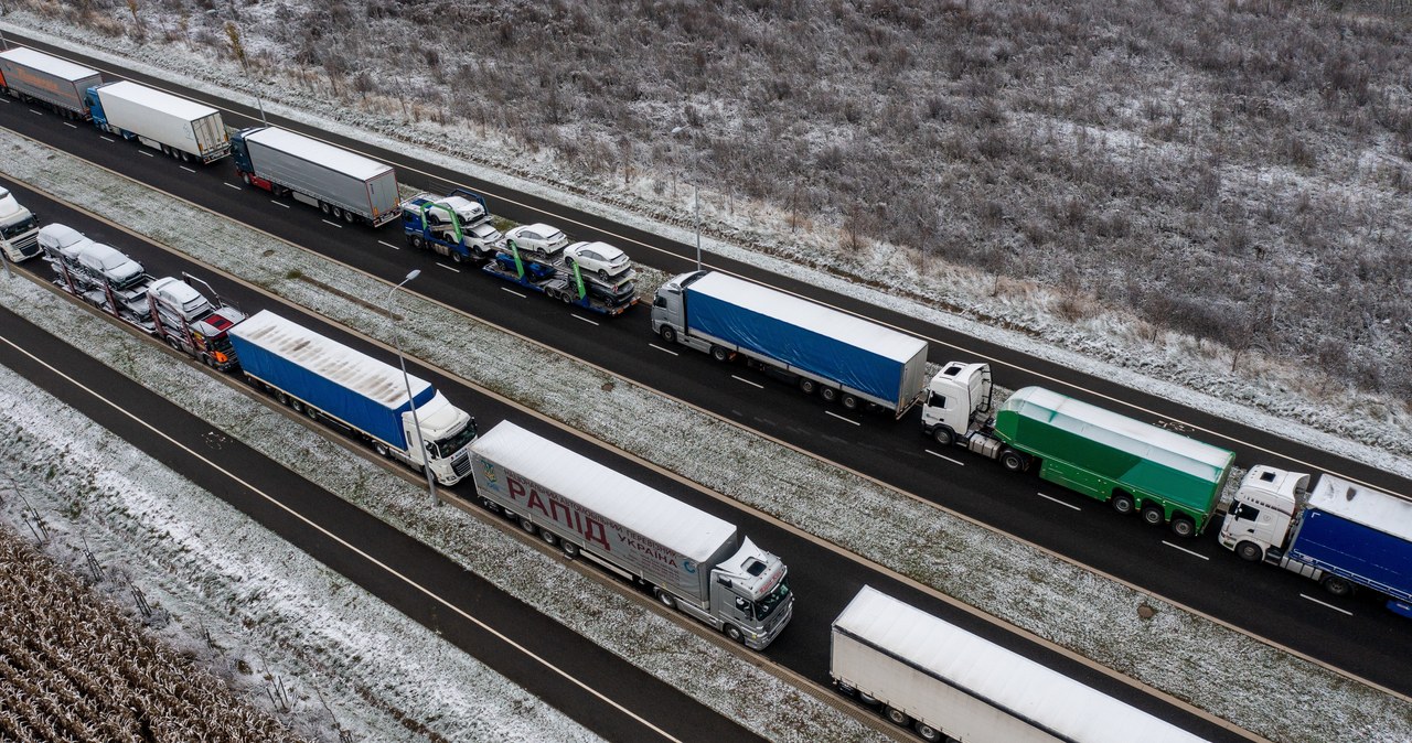 Ukraińcy chcą ewakuować kierowców, którzy utknęli w kolejkach do granicy