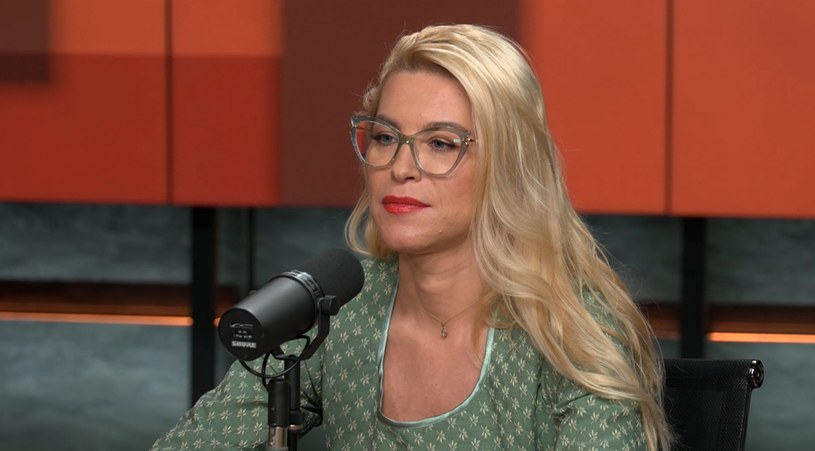 Katarzyna Bonda: “Na którąś randkę przyniósł komputer i zrobił dla mnie prezentację […] i wtedy zaczęłam się zakochiwać”. “Zbliżenia” – Alicja Resich